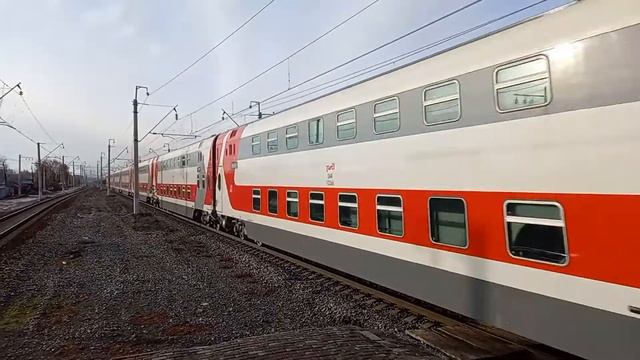 Тепловоз ТЭП70БС-220 с двухэтажным поездом №138Й Москва — Оренбург смотреть онлайн