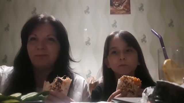 первый раз сделали роллы/ донер/ лимонный напиток смотреть онлайн