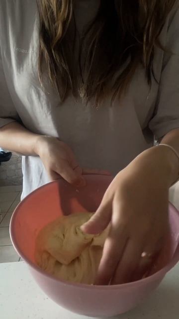 Самий смачний та легкий рецепт булочок з корицею#сінабони #влог #готуєморазом #готовимдома смотреть онлайн