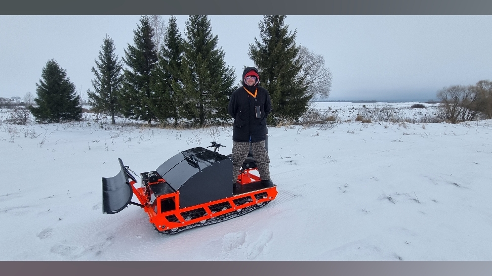 Толкаю снег 🤪🫡в прямом эфире,гусеничный снегоуборщик смотреть онлайн