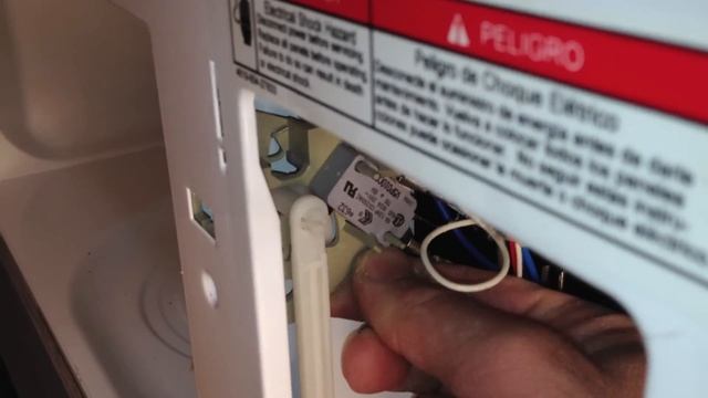 Repair Replace bad Door Switch Mechanisms on a Whirlpool Microwave смотреть онлайн