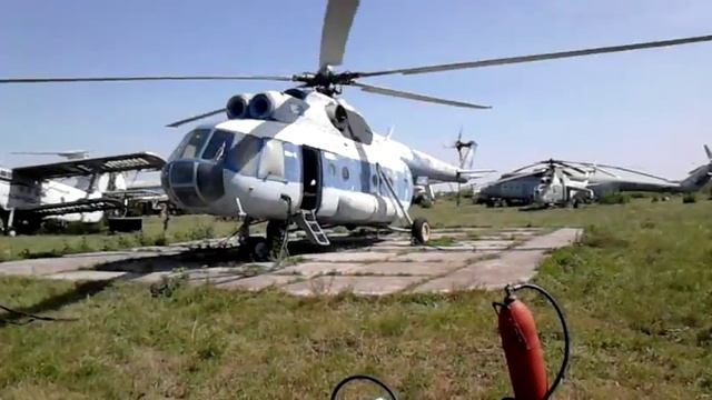 Запуск вертолета МИ-8, вид снаружи. смотреть онлайн