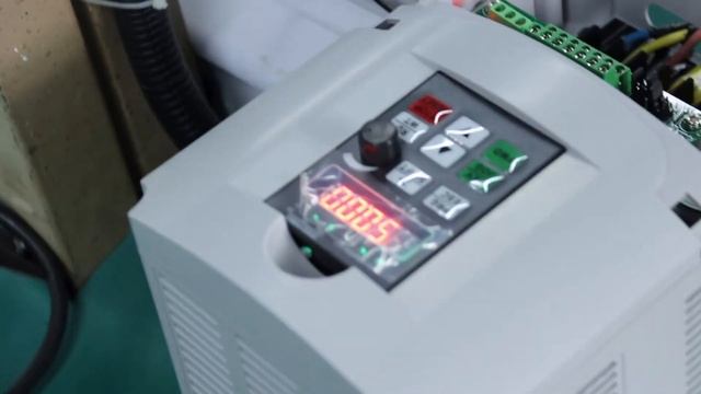 NFlixin 1-phase input 220V, 3-phase output 380V 11KW VFD Frequency inverter, demonstration video. смотреть онлайн