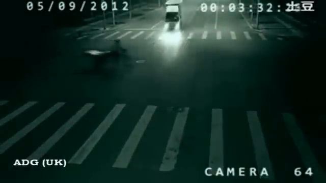 CCTV camera captured Teleportation in China смотреть онлайн