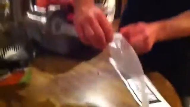 Using a Weston Electric Meat Grinder to Grind Hamburger and Fill Weston Freezer Bags смотреть онлайн