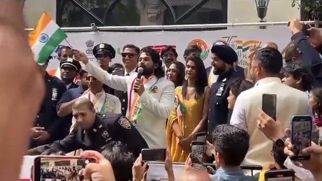 The streets of New York were filled with chants and posters of @alluarjun смотреть онлайн