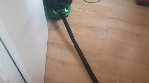 numatic  henry hvr200 1998 green vacuuming