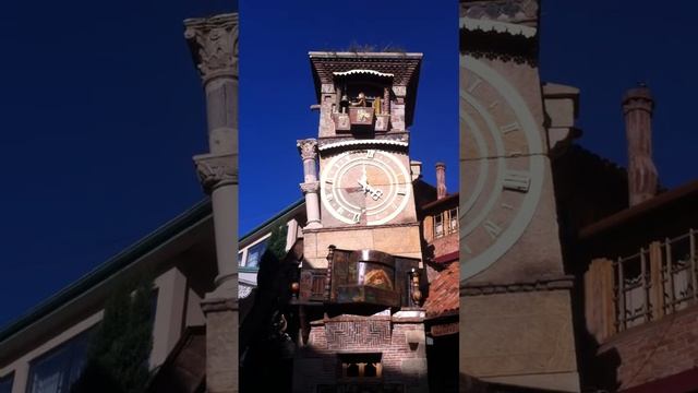 A Clock in Tbilisi, Georgia смотреть онлайн