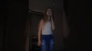 Маленькая девочка маленькая стрелочка