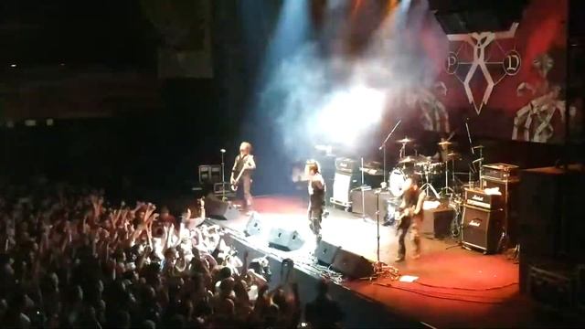 Drowning Pool - One Finger And A Fist (live At Moscow 22/10/2013)