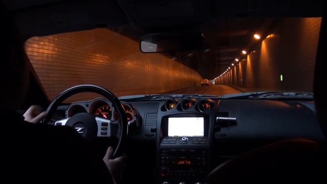 350z Tunnelfahrt смотреть онлайн