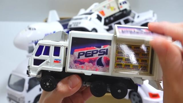 A collection of refreshing white ♪ working cars ``mini cars''! Run smoothly on the slopes! смотреть онлайн