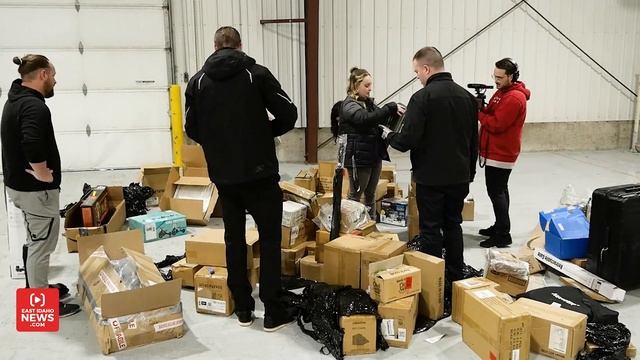 This new business lets you buy pallets stacked with stuff from stores. We went and unboxed a pallet смотреть онлайн