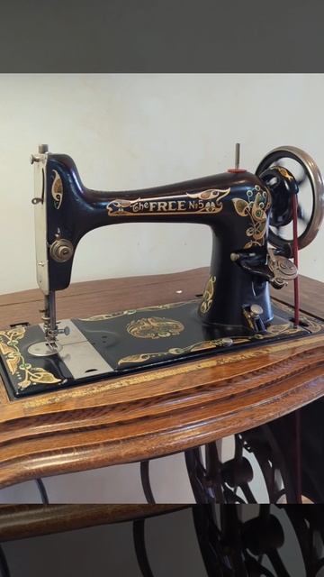 New Belt on The Free No. 5 Treadle Sewing Machine! смотреть онлайн