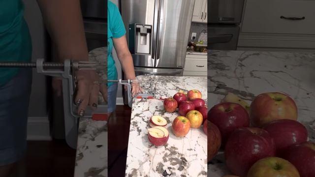 Apple Chips with the Pampered Chef Apple Peeler Corer Slicer смотреть онлайн