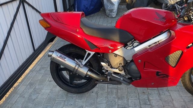 Обзор мотоцикла Honda vfr800, 1999год.89262862924с10:00-20:00 по мск(WhatsApp) смотреть онлайн