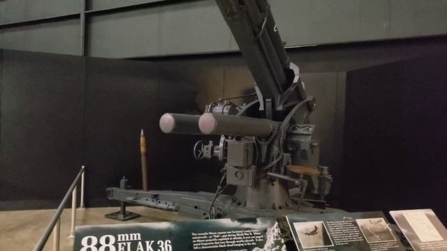88 mm Flak 36 Cannon Under Memphis Belle at the Air Force Museum смотреть онлайн