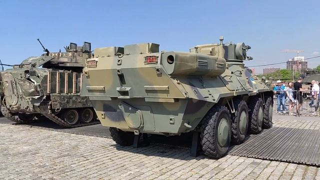 Парк Победы. Выставка трофейной техники. смотреть онлайн