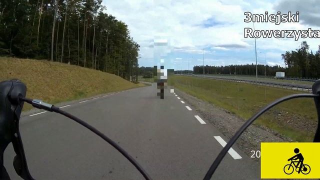 📹 Spychanie motocyklisty na pobocze 🚴 *wyprzedzanie смотреть онлайн