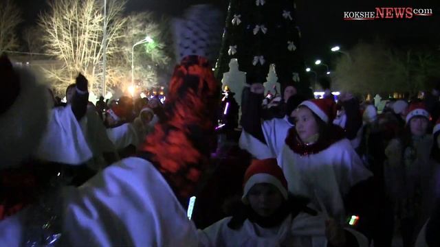 Флешмоб в Кокшетау. Перед открытием елки на центральной площади. смотреть онлайн