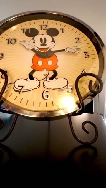 Mickey Mouse Echo Wall Clock #shorts смотреть онлайн
