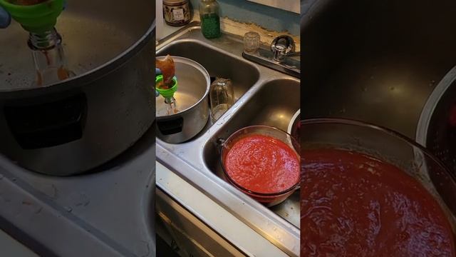 Watch Us Make Easy Homemade Tabasco Sauce, Made Fresh on the Farm! смотреть онлайн