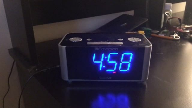 Programming New Presets Into My Emerson SmartSet Alarm Clock смотреть онлайн