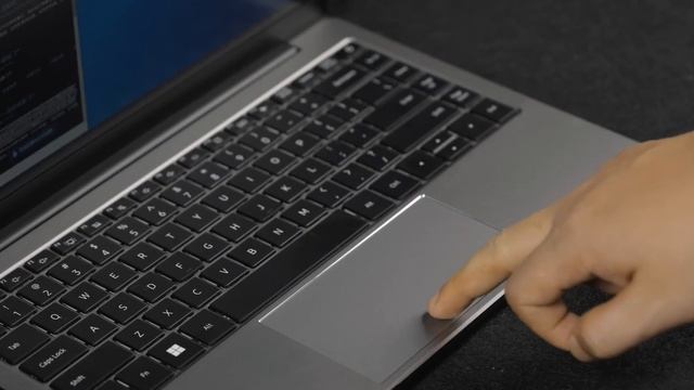 2200RMB能买到锐龙四核CPU的轻薄本了？做工还挺不错的？【开箱翼闻录 第48期】 смотреть онлайн