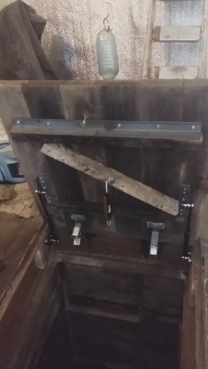 Ролик 16. Подбор газлифта по силе. Расчет выталкивающего усилия на дверцу люка.