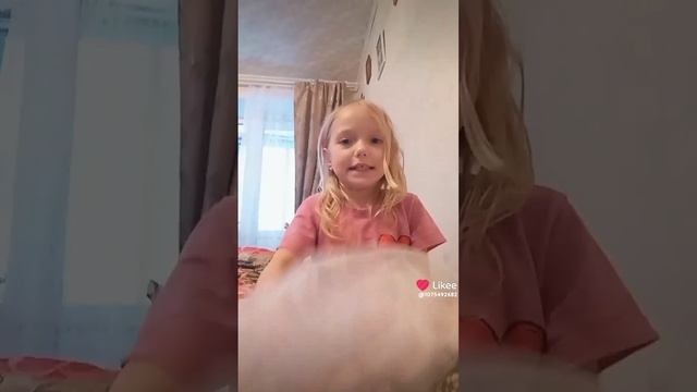 салон красоты заплетаю волосы. смотреть онлайн