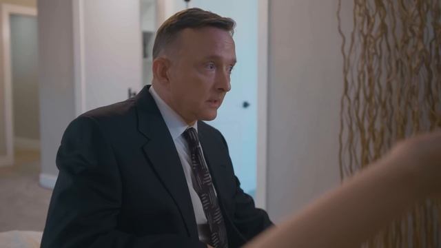 Successful business woman fell in love with her bodyguard- MYKA Media смотреть онлайн