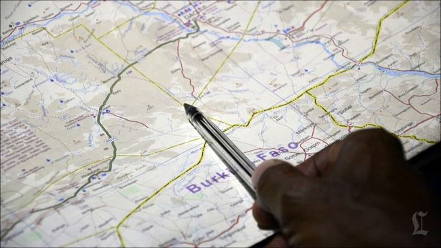 Air Algerie plane with 116 passengers 'probably crashed' in Mali, officials say смотреть онлайн