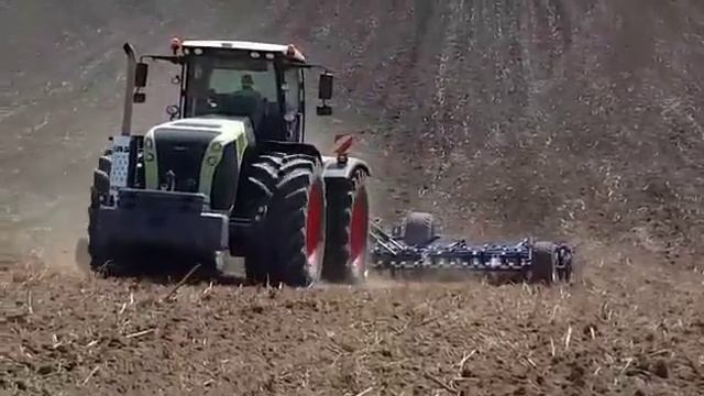 XERION 5000 + ALLROUNDER 9m смотреть онлайн