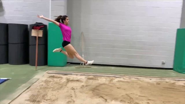 WEDNESDAY WORKOUT TIP: LONG JUMP TAKE-ANGLE смотреть онлайн