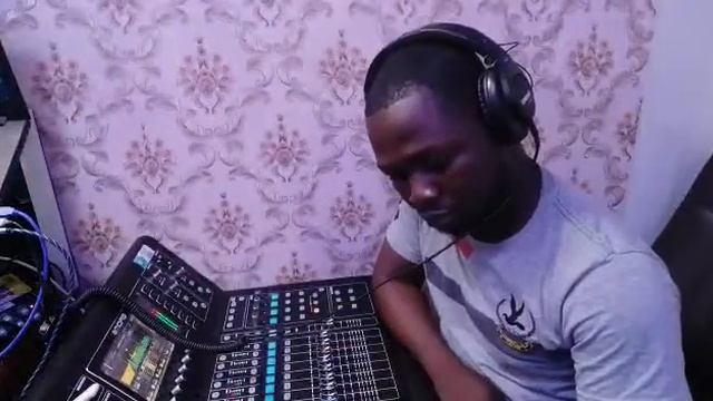 Engineer Obiri on the Midas M32 with the Wazumbiens.. смотреть онлайн