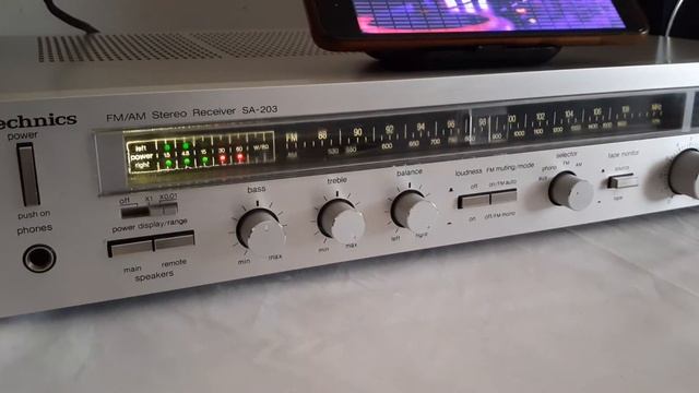 VINTAGE TECHNICS FM/AM RECEIVER SA-203 MADE IN JAPAN