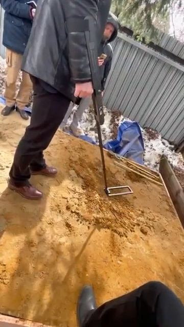 Мина ПМН2 установленная в глине на 15 см. смотреть онлайн