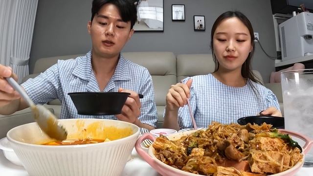 매운맛 3단계 🔥 마라샹궈와 마파두부 먹방ASMR MUKBANG CHINESE SPICY BEEF HOT POT & MAPO TOFU 麻辣香锅 麻婆豆腐 eating sounds смотреть онлайн