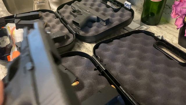 Glock 23 .40 Cal with 22 Round Mag | Glock 43 Side by Side | G23 G43 Comparison смотреть онлайн