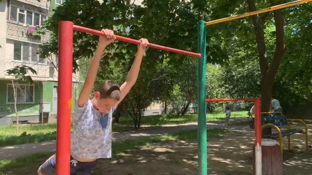 Как сделать 360 вперед на турнике смотреть онлайн