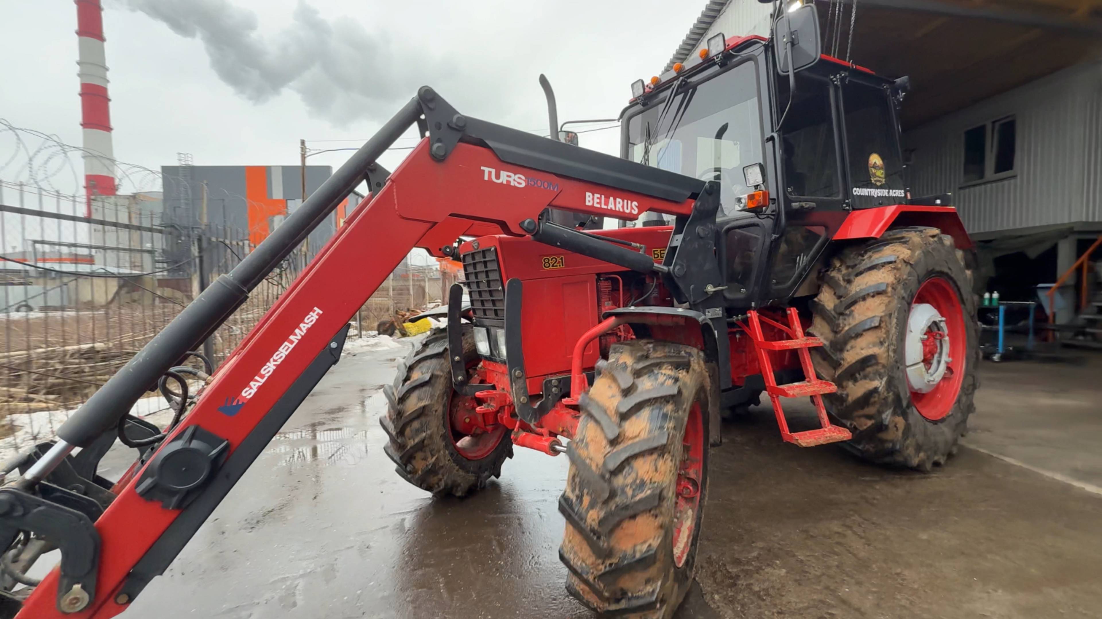 Малой кровью не получилось отделаться , будем разбирать трактор канадского фермера Аренда смотреть онлайн