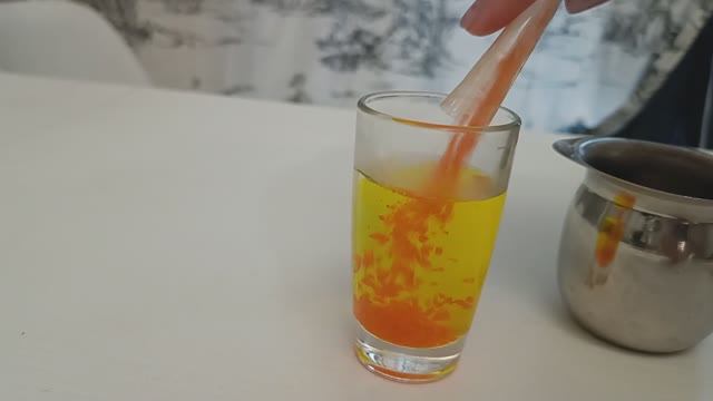 Стебель растения это насос! Эксперимент по биологии смотреть онлайн