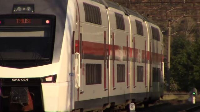 Двухэтажный электропоезд Stadler ЭШ2-014 смотреть онлайн