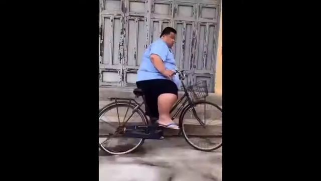 heavy weight man cycle comedy | 600 kgs weight man comedy | cycle with best comedy in the world смотреть онлайн
