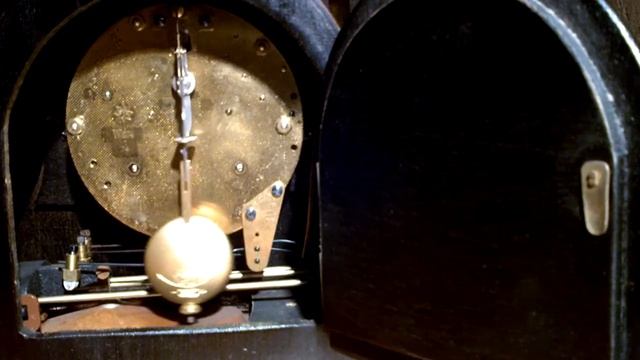 Chiming movement of a Junghans mantel clock art deco period смотреть онлайн