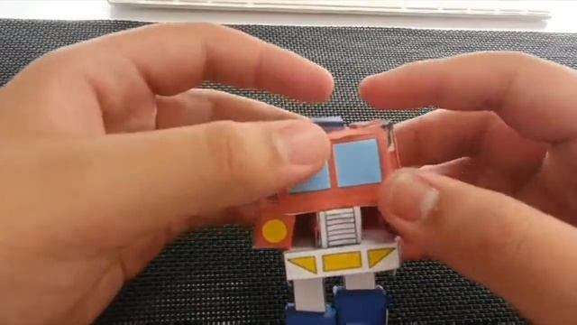 Optimus Prime G1 Papercraft смотреть онлайн