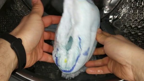 Experiment - Pampers Night Pants - in a Washing Machine