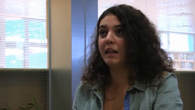 Alumna de Commerce de Cesuga cuenta sus prácticas en Inditex y explica la importancia del inglés смотреть онлайн
