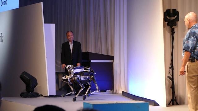 Boston Dynamics "SpotMini" Softbank World 2017 смотреть онлайн