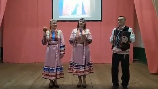 Такмак-влак. Марина и Алена. На гармони Сайпанов А. Видео Василия Хайбуллина смотреть онлайн